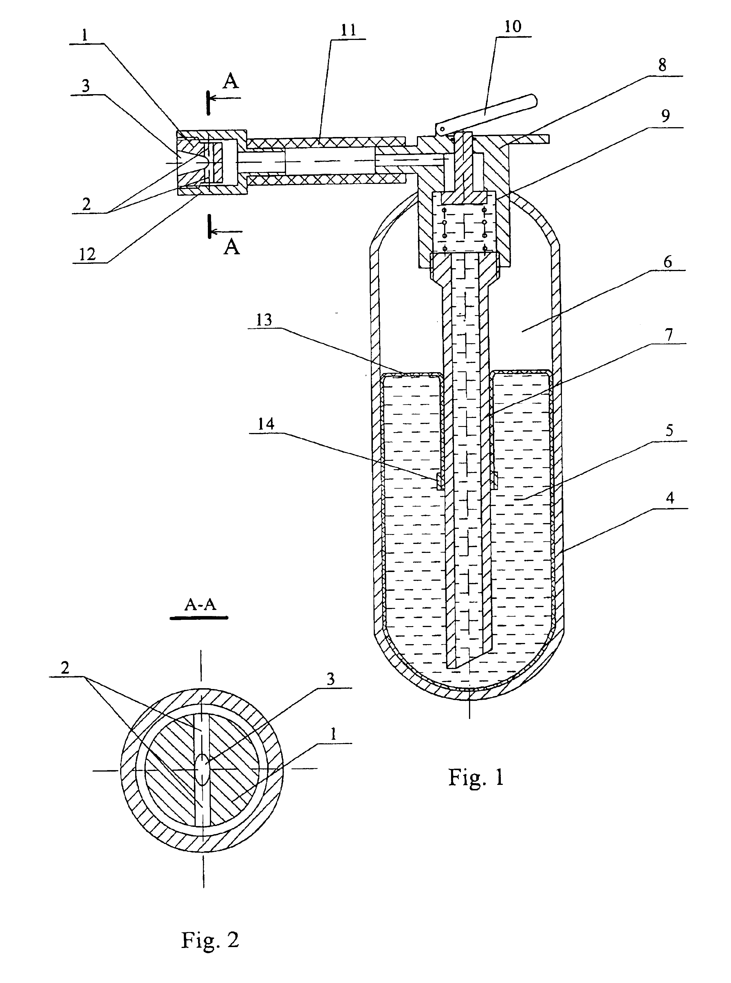 Fluid spray nozzle and fire extinguisher