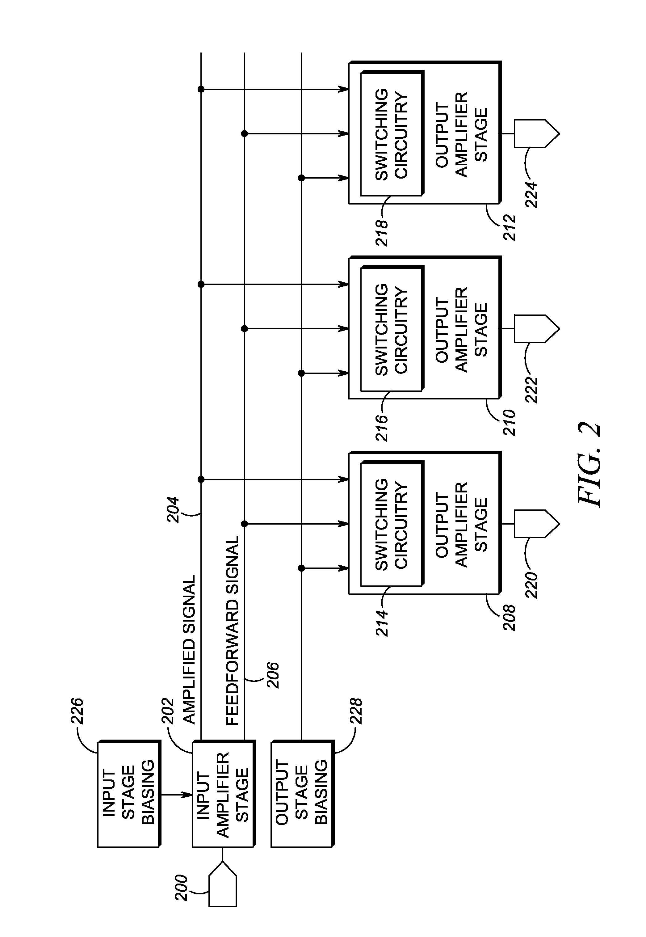 Switchable multi-output low-noise amplifier with distortion cancellation