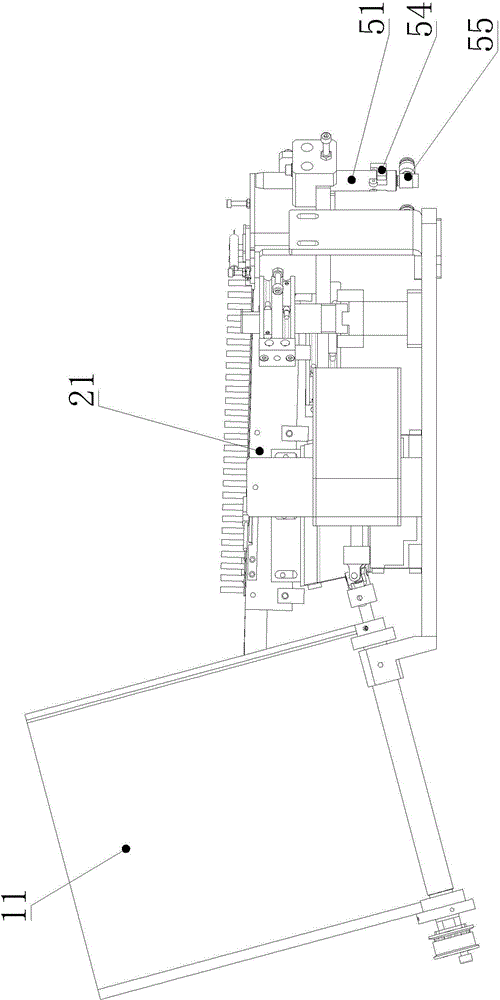 High-speed intelligent automatic rivet distributing and supplying and automatic riveting device for rivet gun