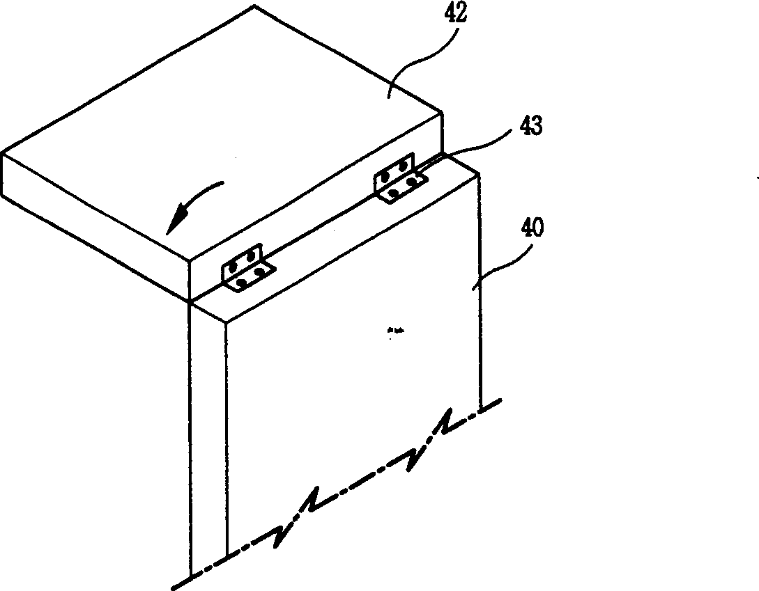 Refrigerator with adjustable cold storing and freezing space