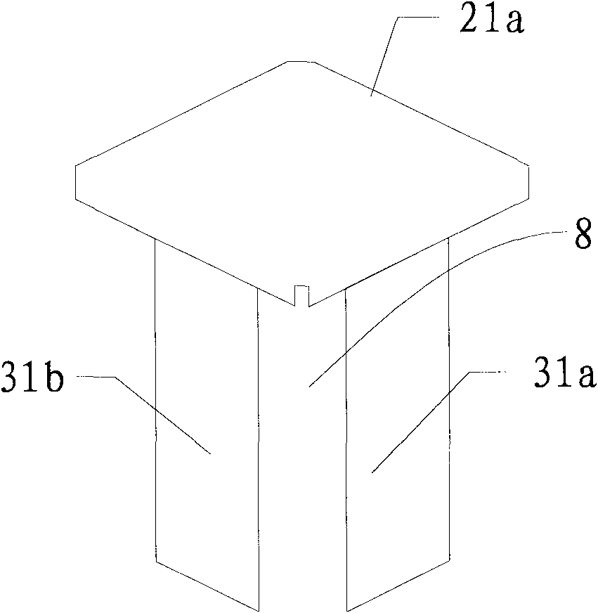 Ultra-wide band antenna and single-polarized and dual-polarized radiating elements thereof