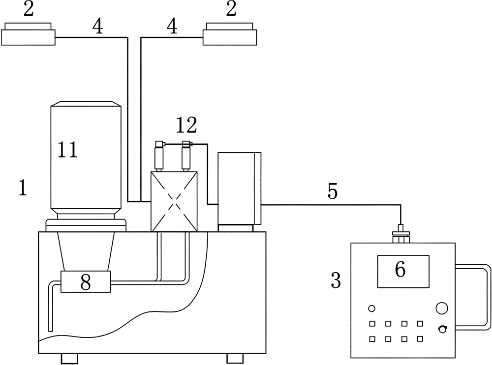 Automatic booster device for adjusting the back tie rod of the miter gate