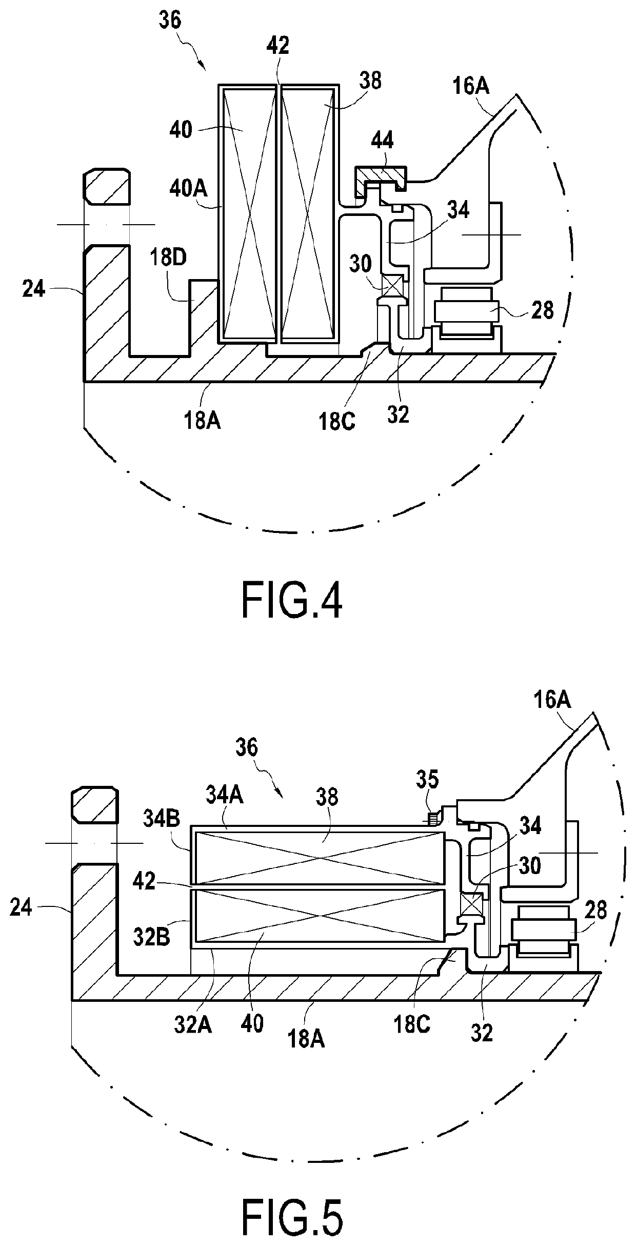 Aircraft propulsion assembly provided with a rotary transformer for supplying the blades with electrical energy