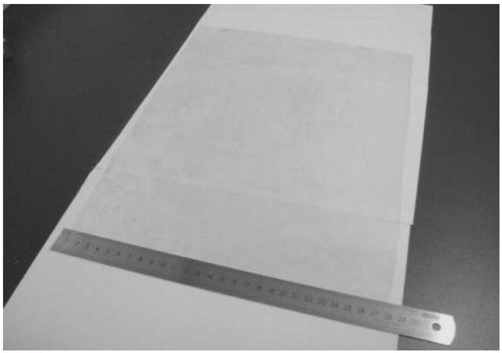 Method for preparing two-dimensional nanomaterial film on basis of liquid phase method