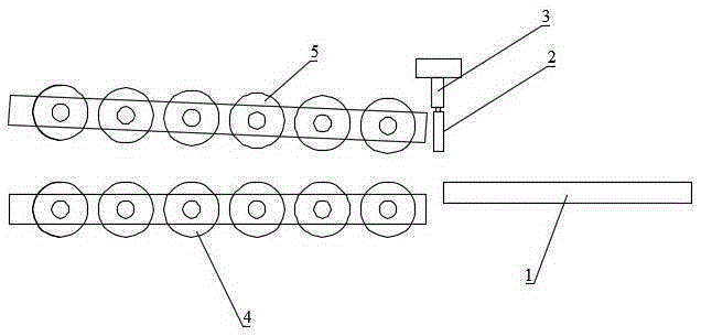 Cutting device applicable to plates with different thicknesses