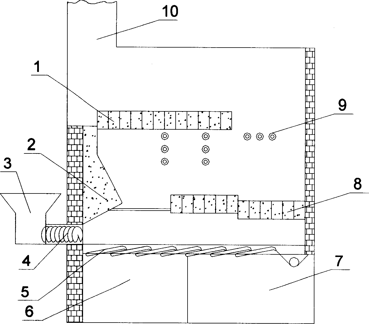 Low nitrogen oxide biomass boiler with variable furnace arch structure