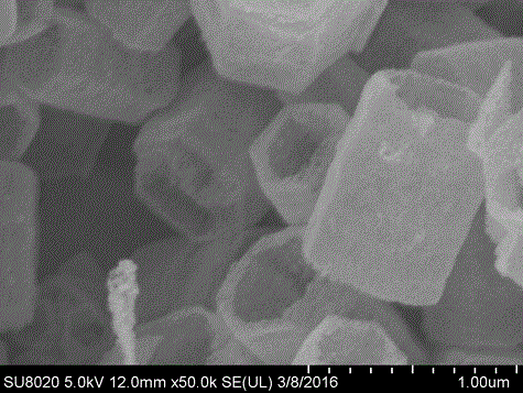 Preparation method of hexagonal-tube-shaped indium oxide with complex as precursor