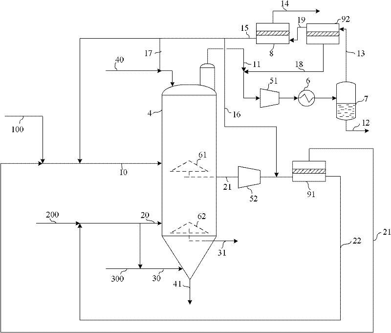 Method and device for degassing solid polymer and recovering effluent gas