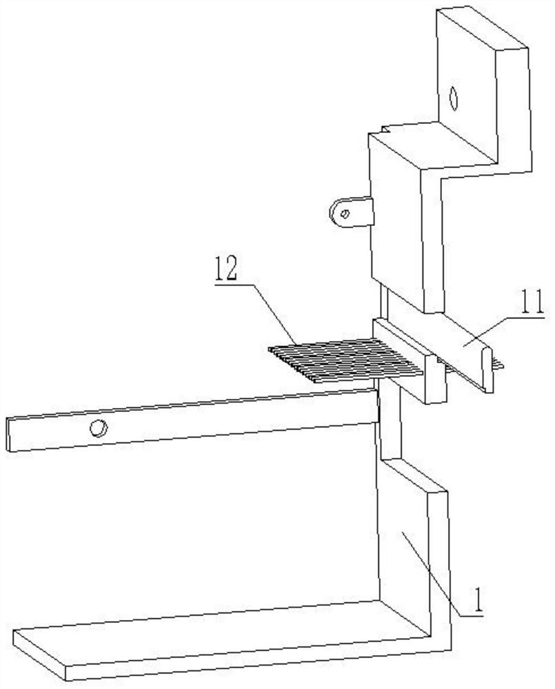 Textile raw material sundry screening device