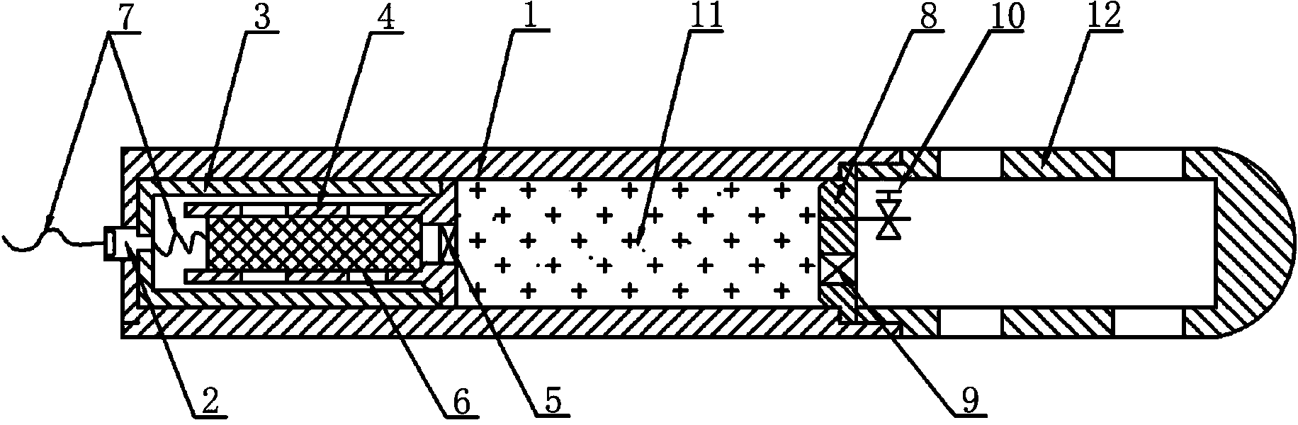 Chemical and physical combined explosion fracturing device and manufacturing method thereof