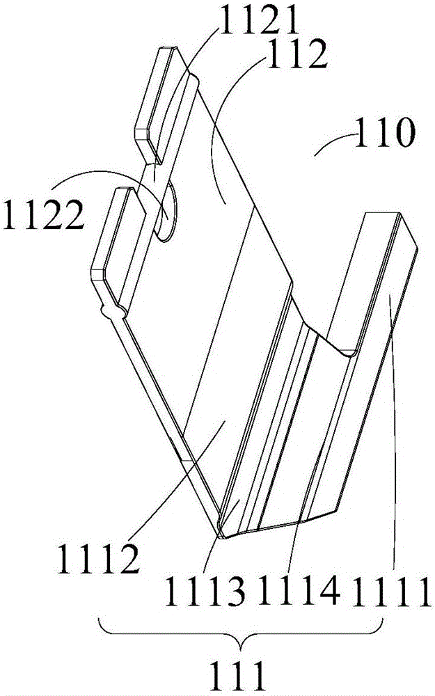 Air conditioner, scavenging assembly and scavenging blade of scavenging assembly