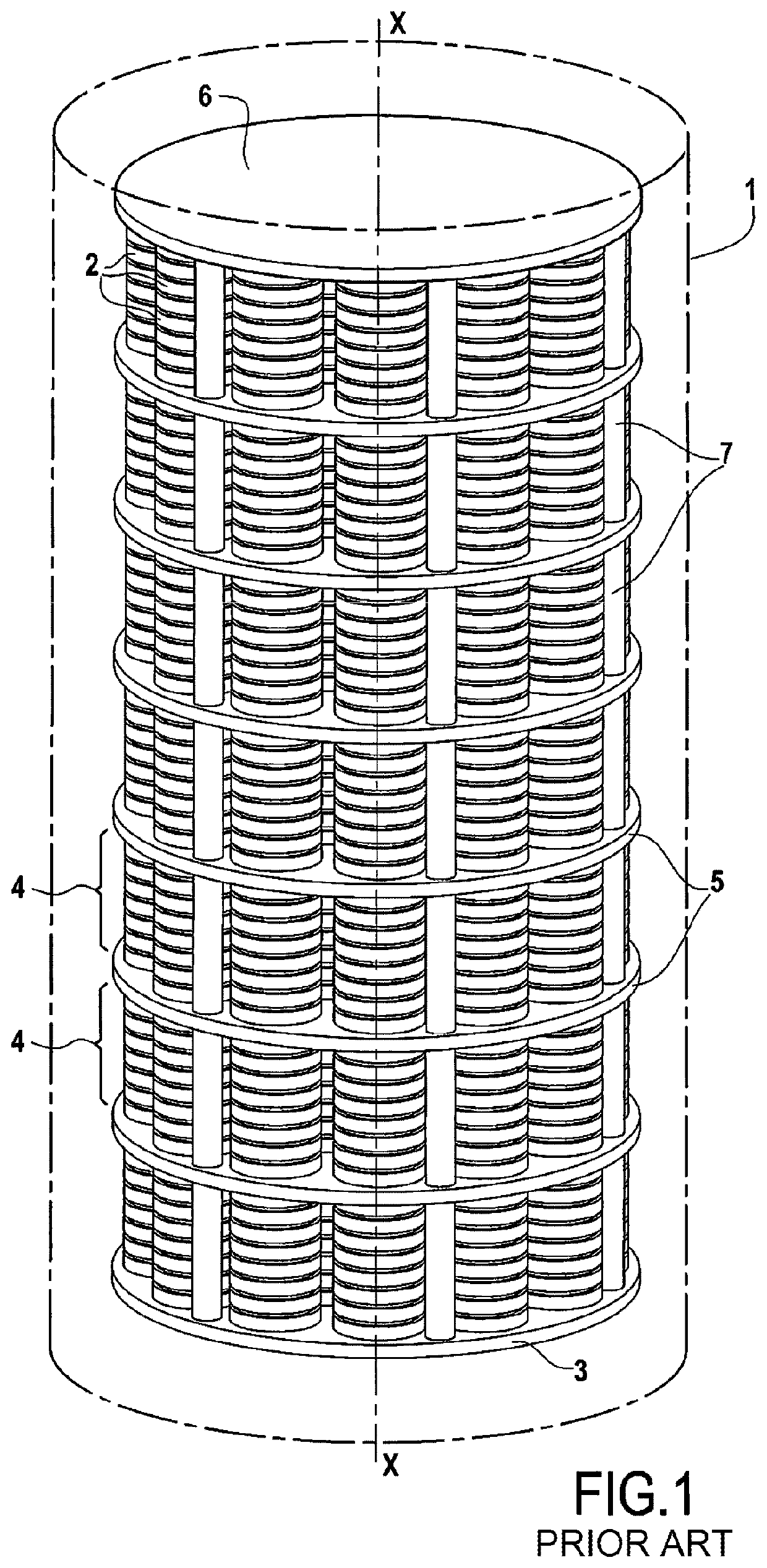 Method for densifying porous annular substrates by chemical vapour infiltration