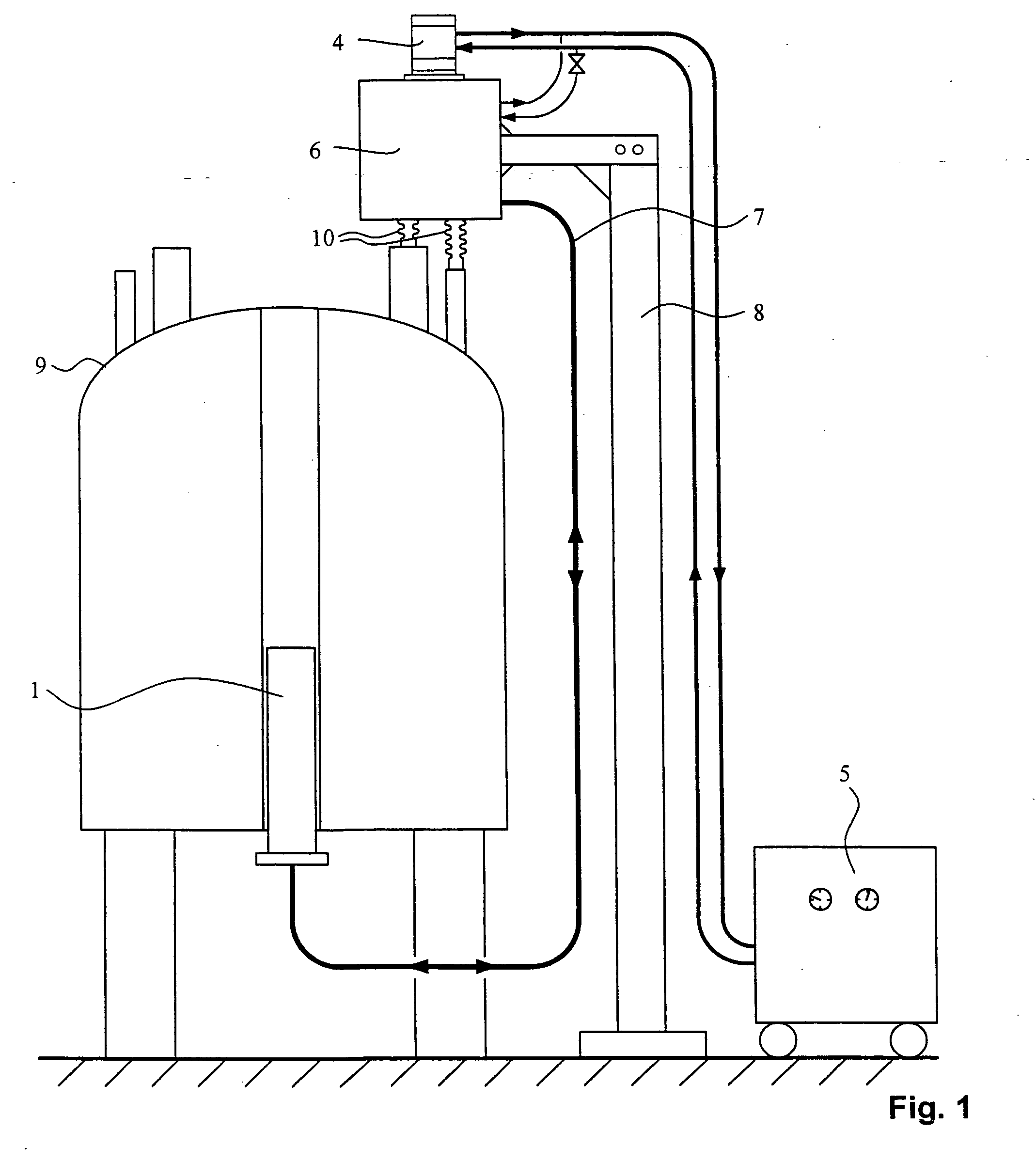 NMR apparatus with commonly cooled probe head and cryogenic container and method for the operation thereof