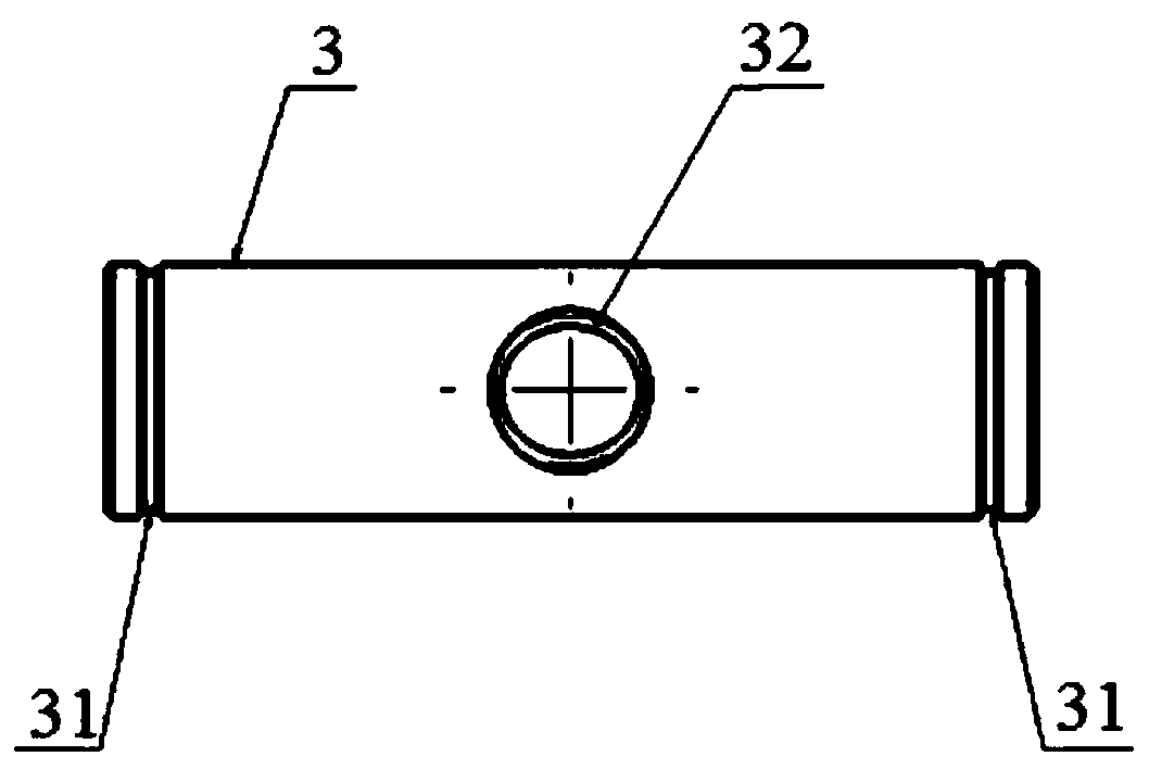 Oil tank strap locking mechanism and heavy type fuel oil truck provide with same