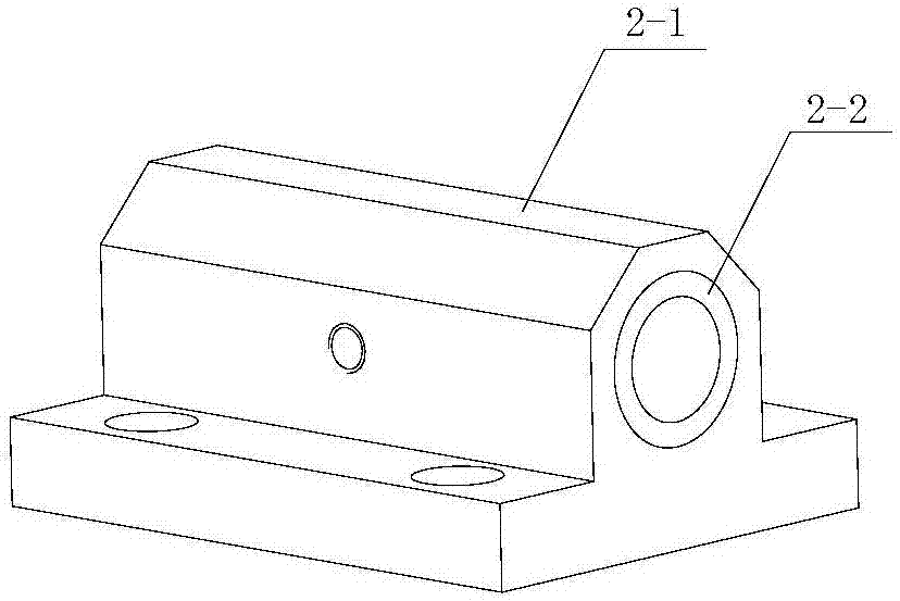 Multi-size self-adaptive cigarette pushing device