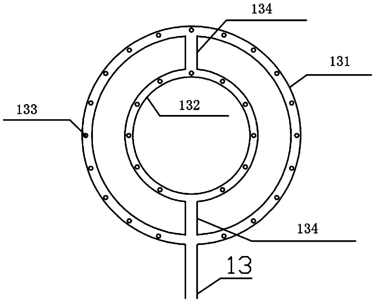 A bidirectional seepage bioretention tank capable of maintaining an anaerobic environment at the bottom