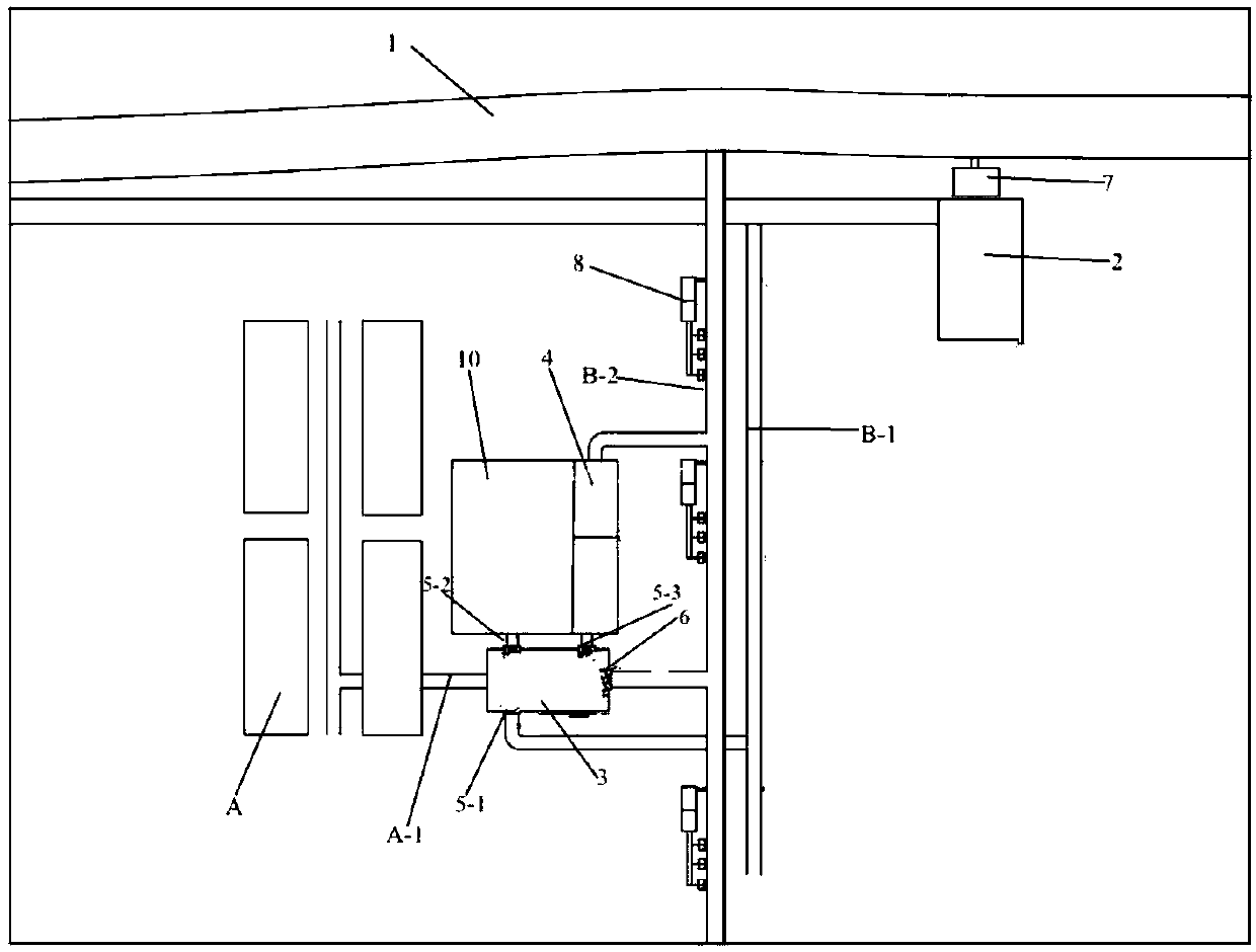 Combined water drainage system for sewage and rainwater and control method