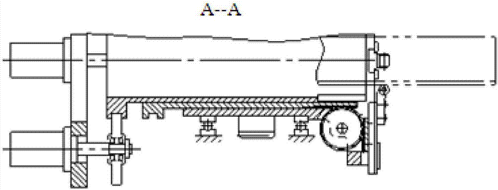 A self-centering chuck and cutting device for cutting square tubes