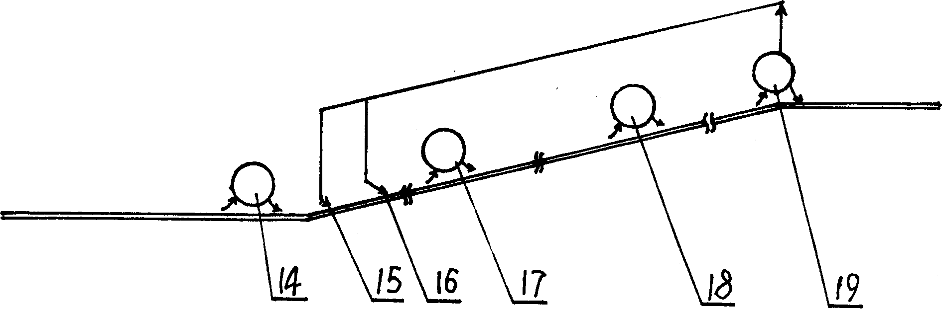 Relay pressurizing method and device for long distance pipeline transport solid/liquid mixture