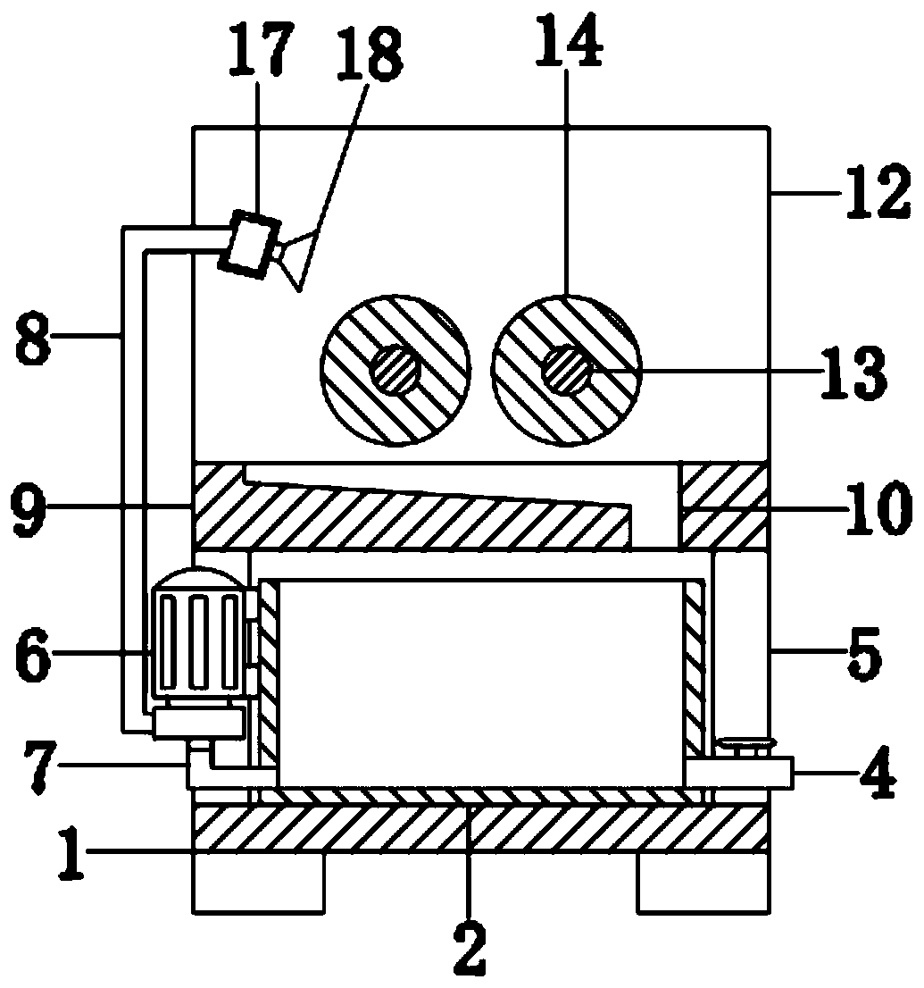 Ultrasonic flaw detection device and flaw detection method thereof