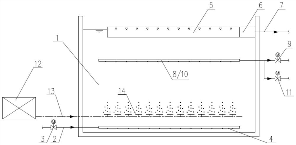 Reactor for treating village and town sewage based on aerobic granular sludge and sewage treatment method