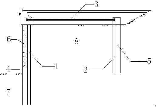 A sheet pile quay wall structure with reinforced rib beams and wave mitigation measures