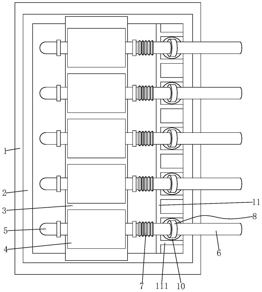 A self-adaptive angle adjustment water spray device