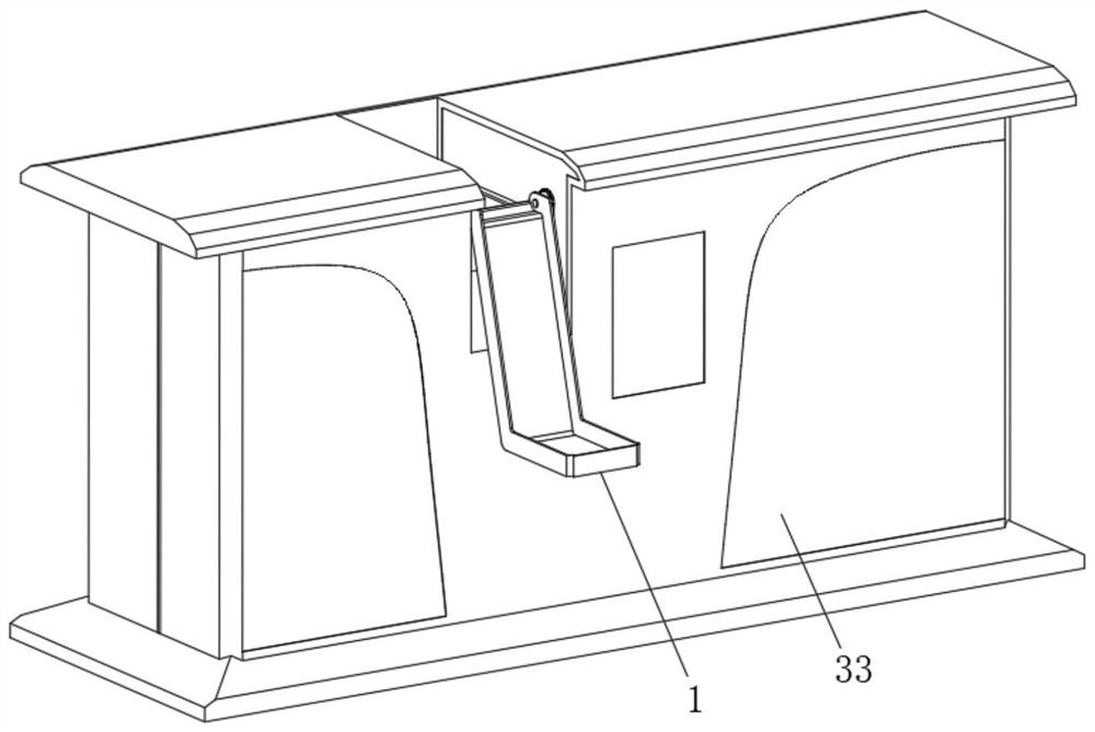 Garbage water content reducing device and garbage treatment device with same