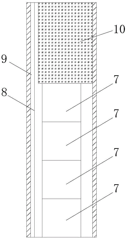 Protecting device for explosive in high-temperature blasthole and using method of protecting device