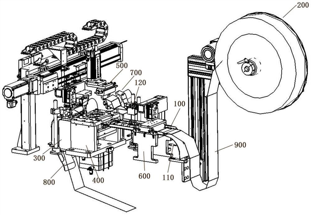 Cutting device for special outline of non-woven fabric and using method thereof