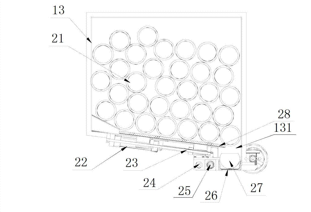 Device for automatically penetrating paper pipe by air bulking shaft of cast film machine