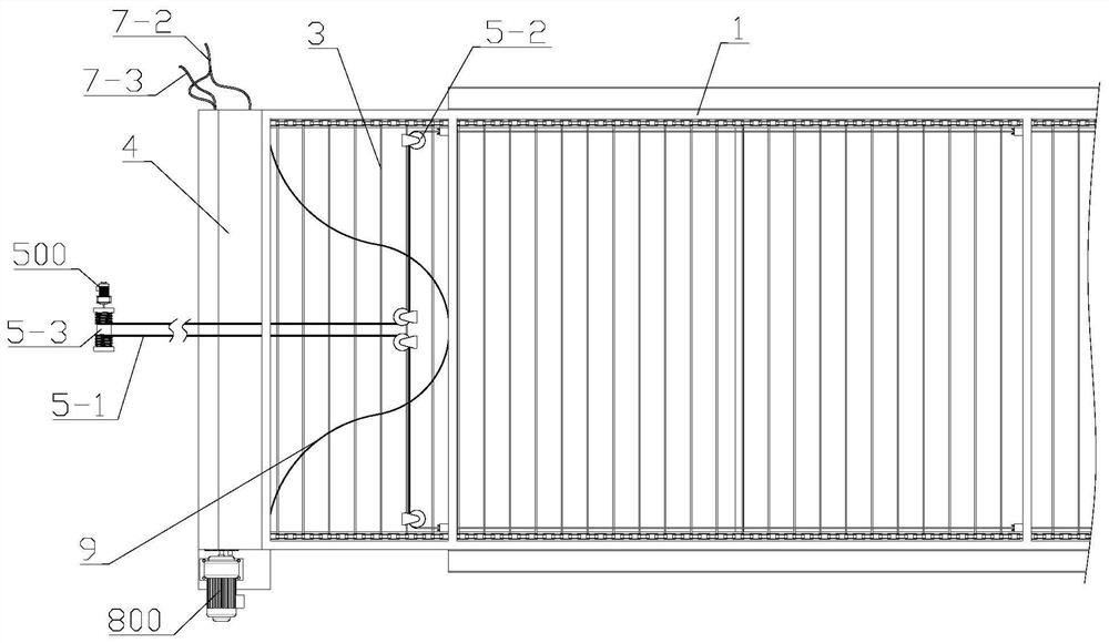 A poultry breeding cage with longitudinally movable bottom net