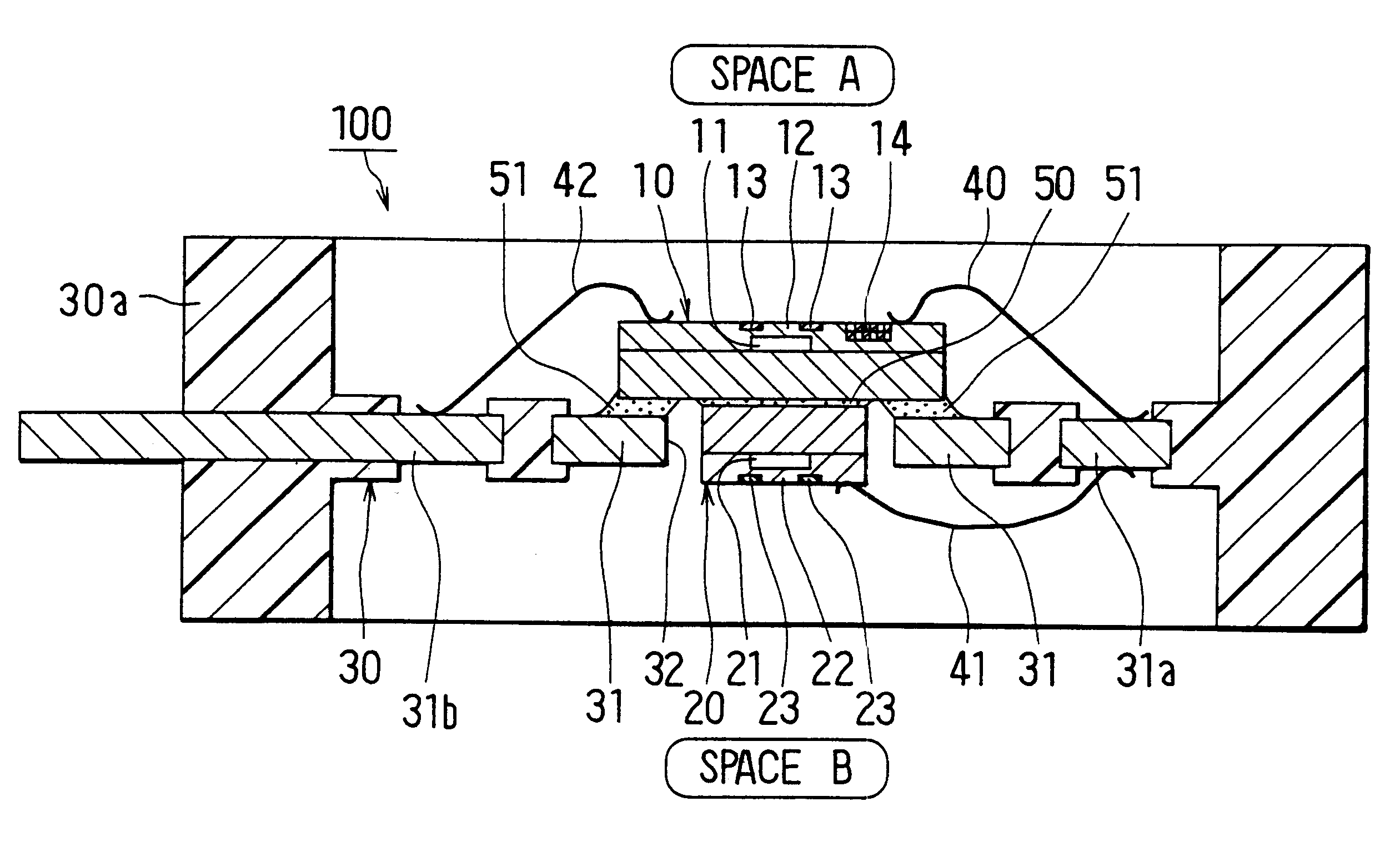 Pressure sensor for detecting differential pressure between two spaces