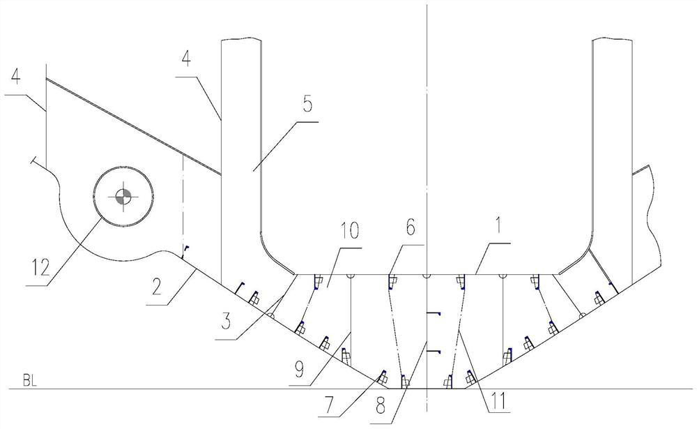 Ship double-layer bottom structure