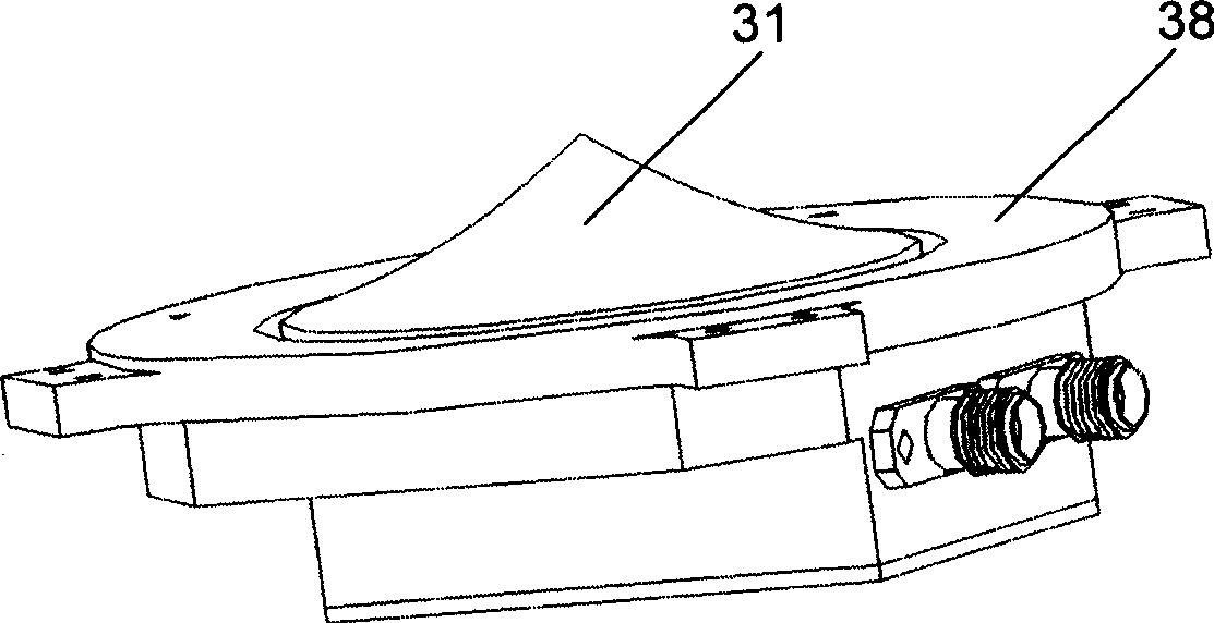 Feeding source structure shared by sub-reflector and feeding source, and dual frequency band antenna constructed thereby