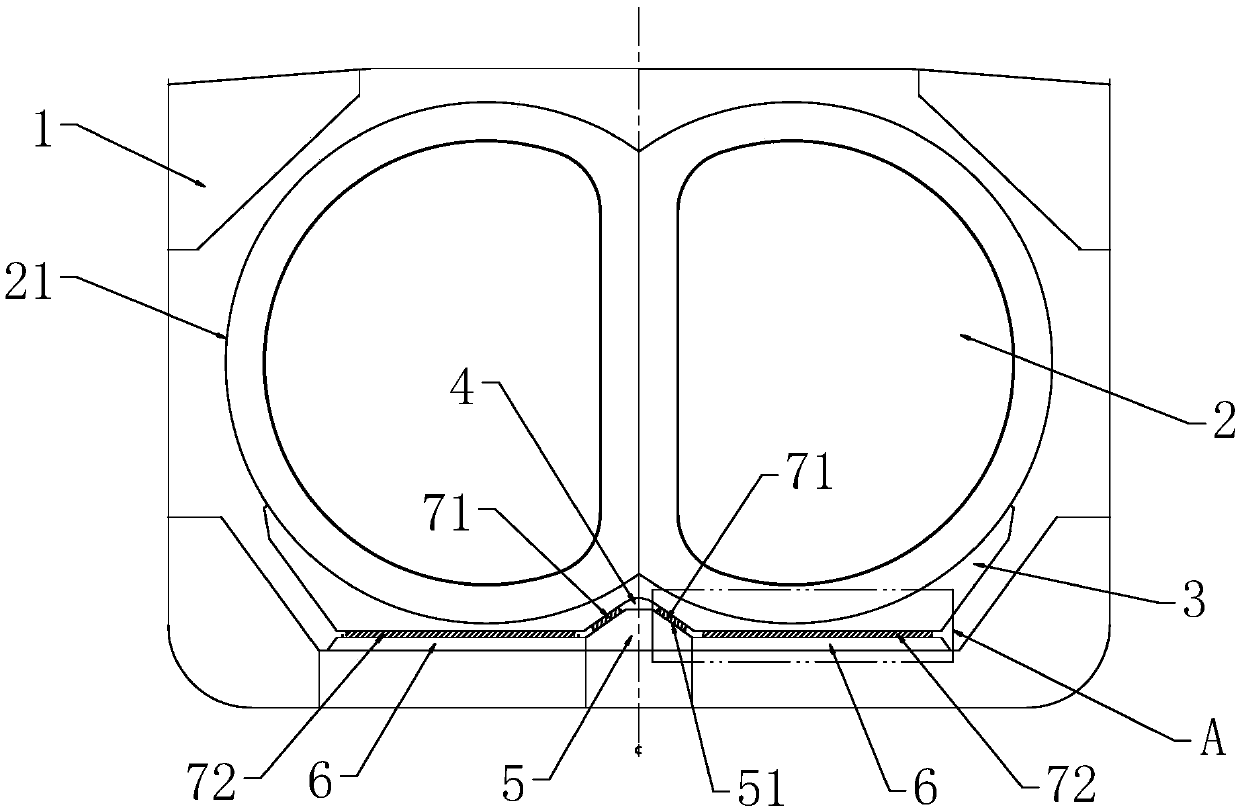 Supporting structure between liquefied gas ship and dual-lug type liquid tanks