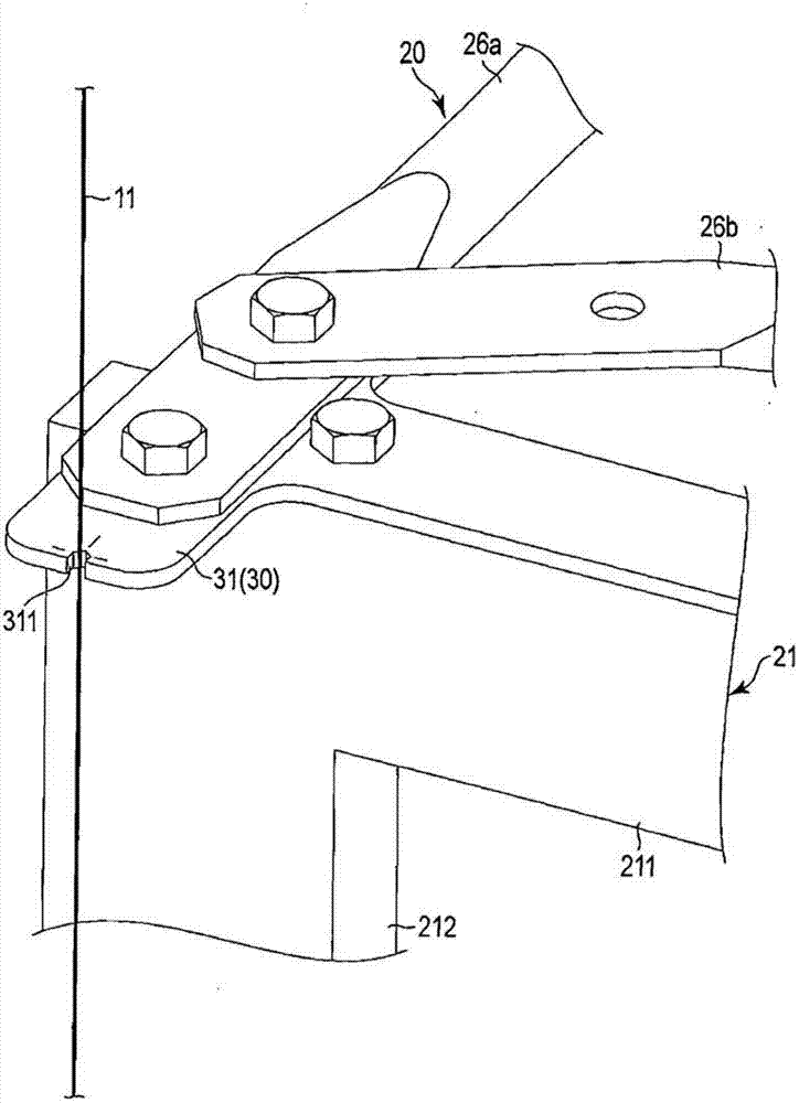 Center fixture of elevator guide rail