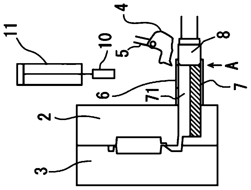 Correcting method of injection condition of die casting machine based on molten material supply