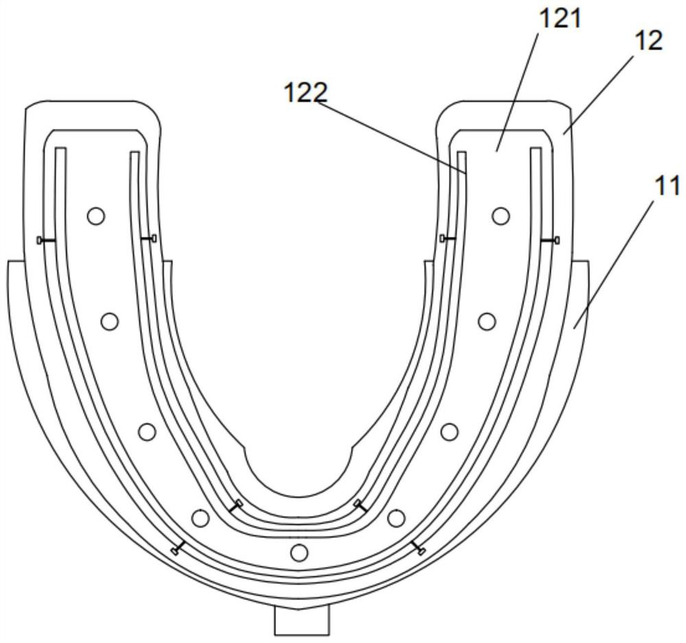 Automatic cleaning device for oral foreign bodies