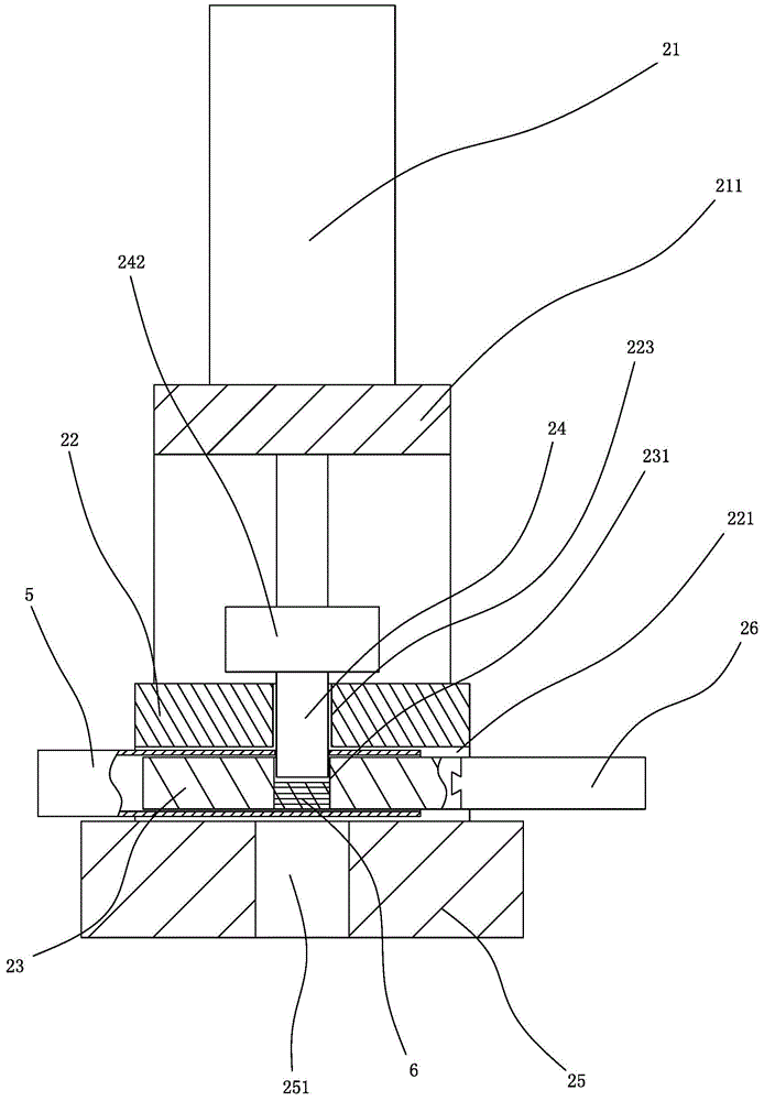 Continuous punching device for linear pipes