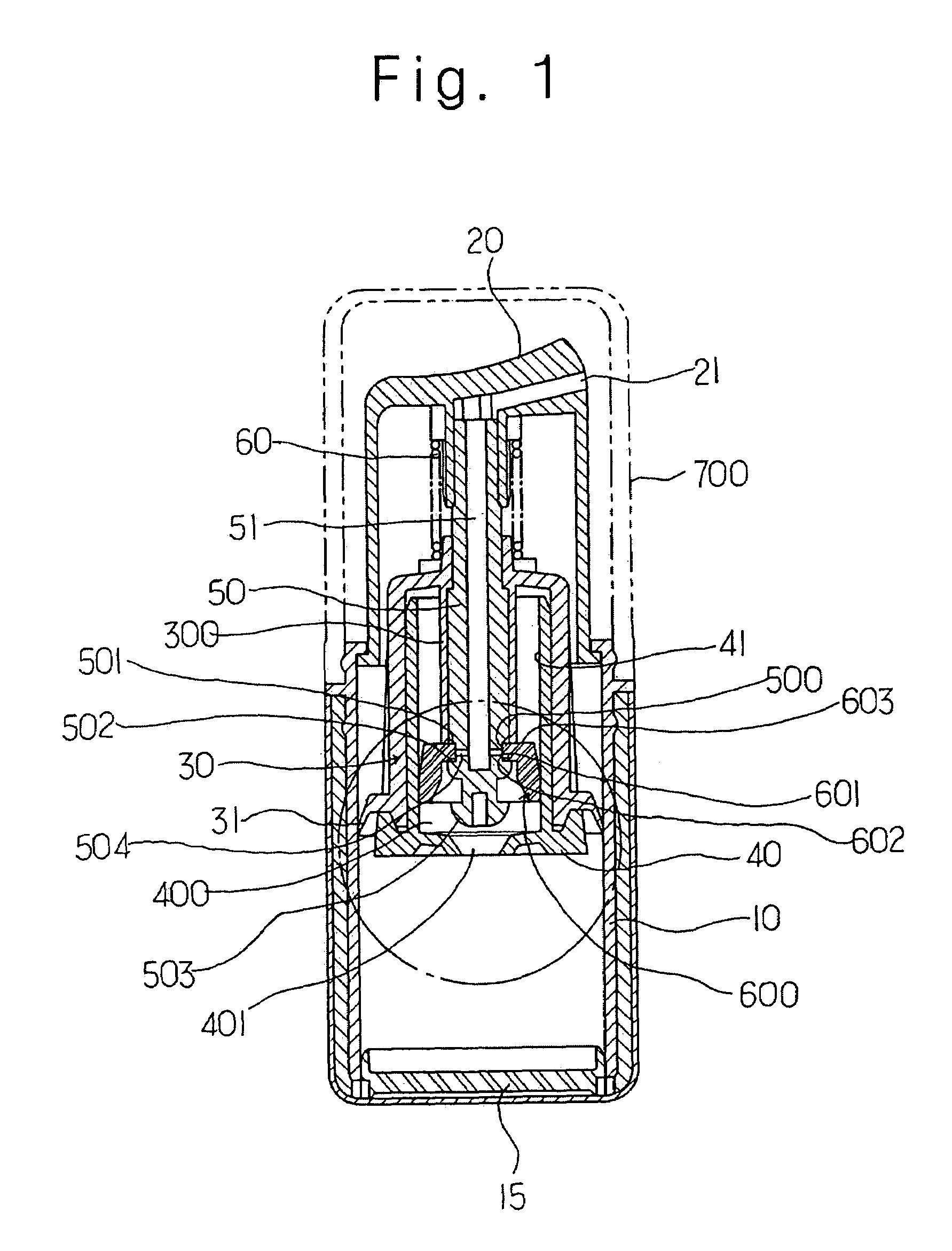 Constant discharge structure for nozzle head lowering type vacuum cosmetic container