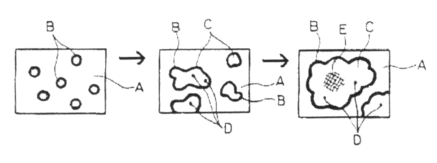 Quartz glass crucible and method for treating surface of quartz glass crucible