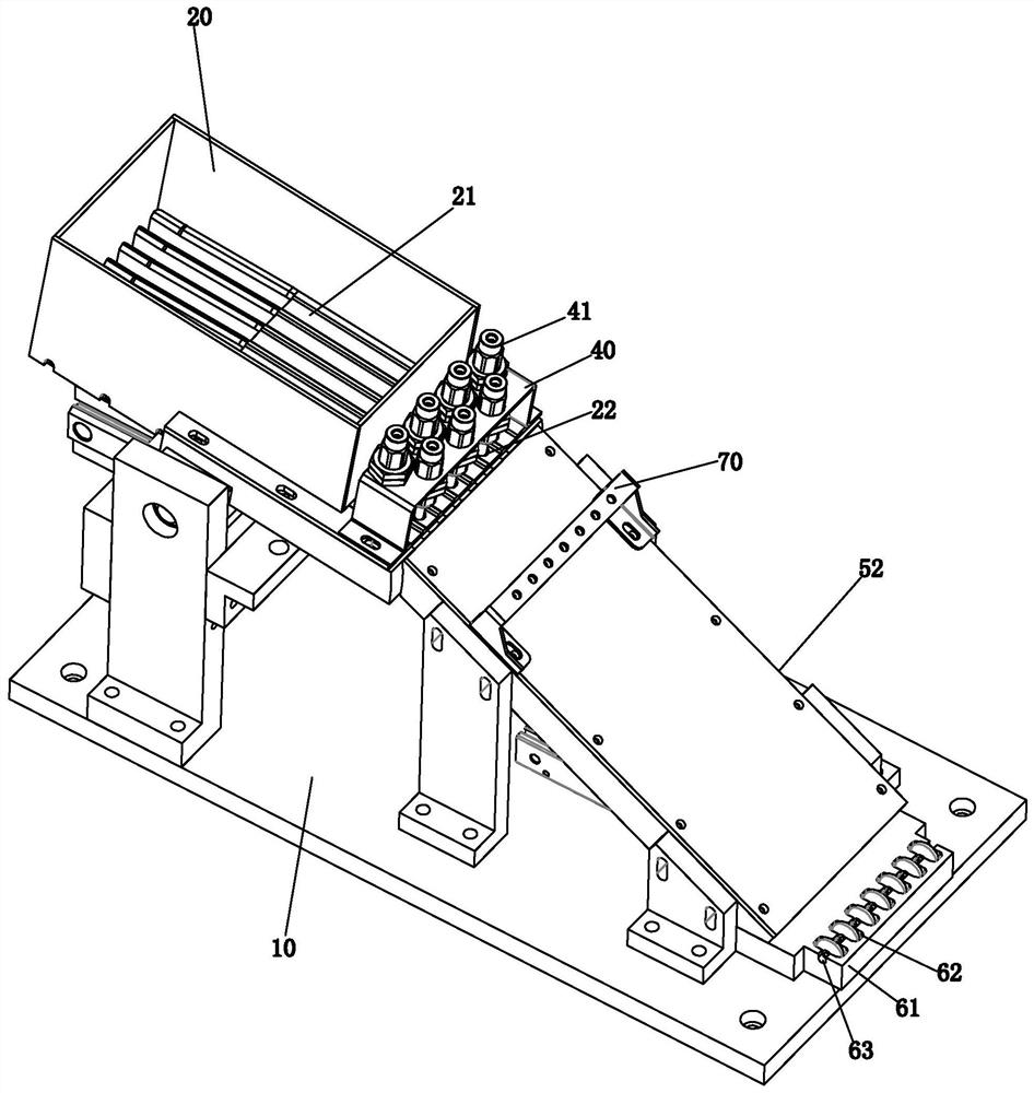 Automatic discharging device for counting beads