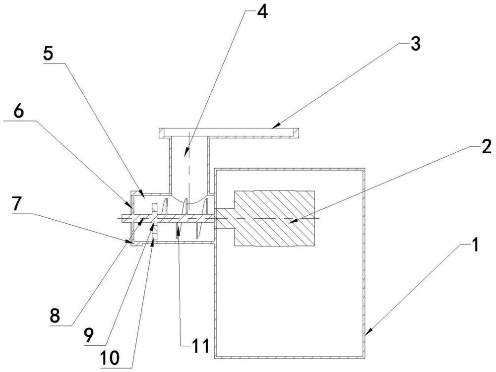 Meat mincing device with blade convenient to replace