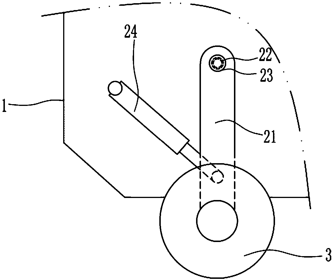 A traction-type straw tumbling and desoiling machine