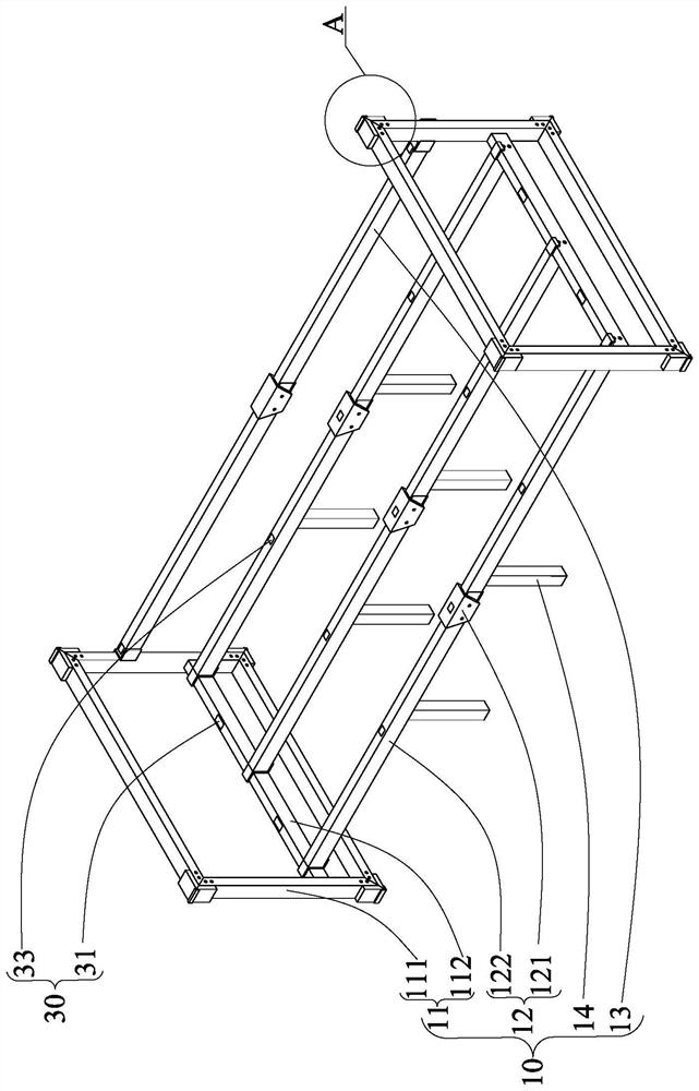 Sponge sofa with metal support