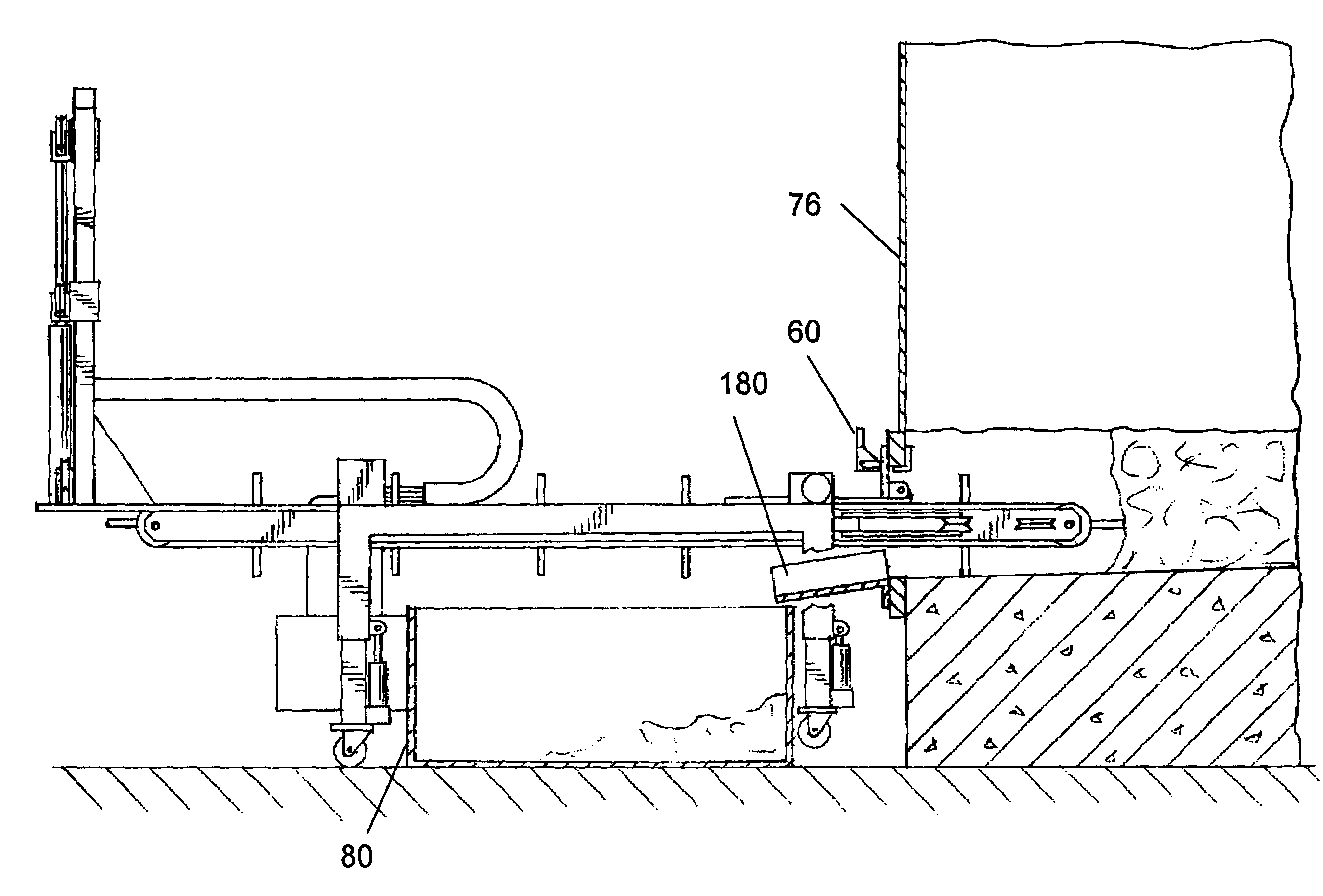 Wine pomace extraction apparatus and method