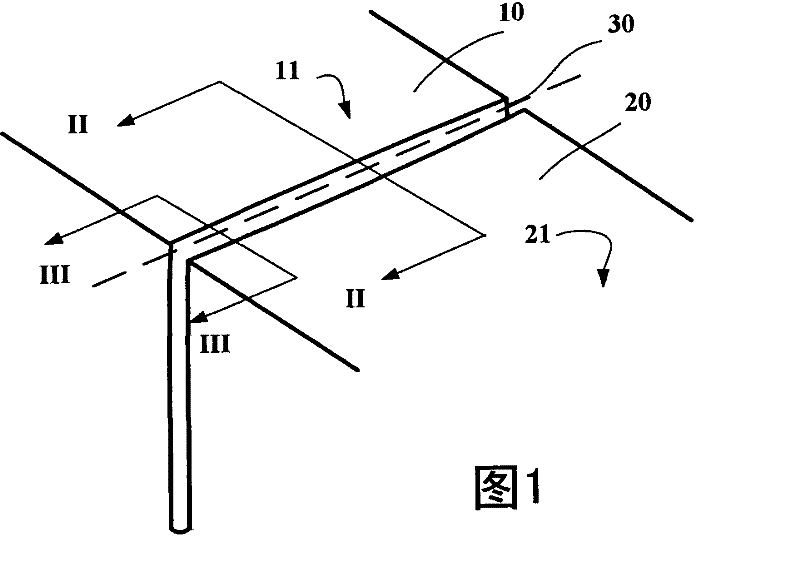 Tread sipe including locking portion