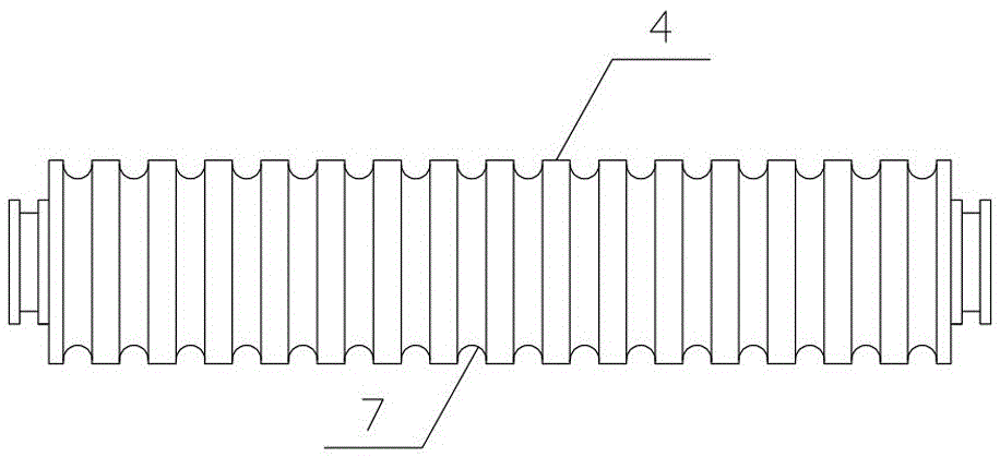 Yarn conveying and combing mechanism