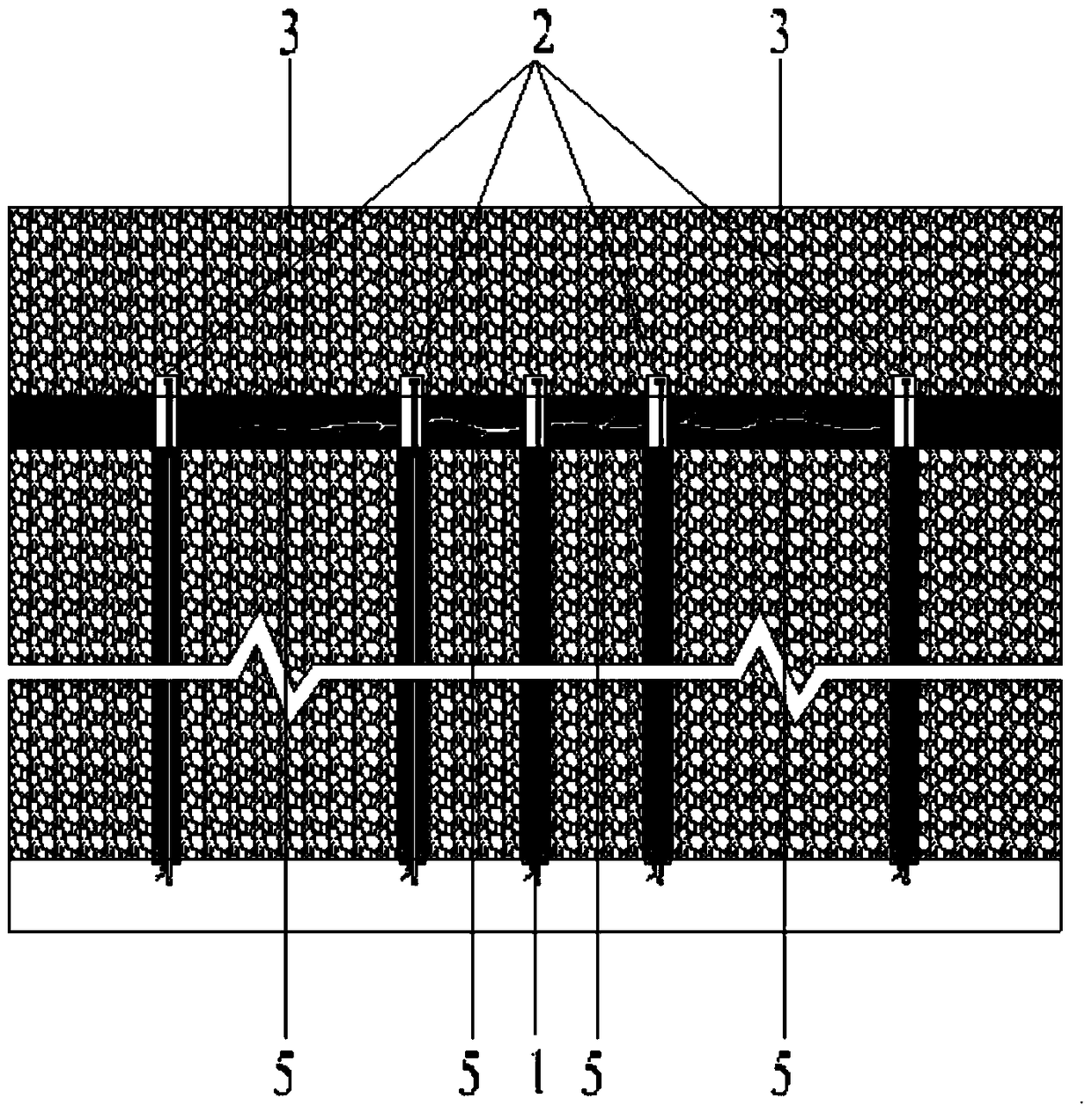 A method for controlling the expansion of coal mine fracturing cracks